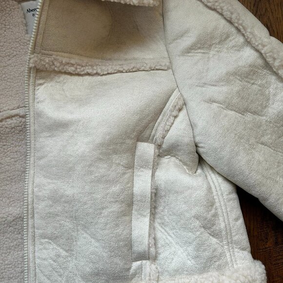 Abercrombie & Fitch: Sherpa Cream Crop Coat: Women’s Size L - Picture 5 of 10